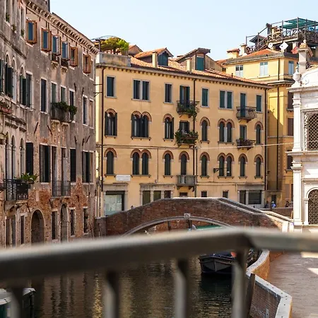 Apartment Ln Luxe Canal View Venedig